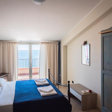 B&B La Sirena Santa Teresa Di Riva Dış mekan fotoğraf