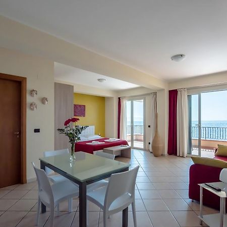 B&B La Sirena Santa Teresa Di Riva Dış mekan fotoğraf