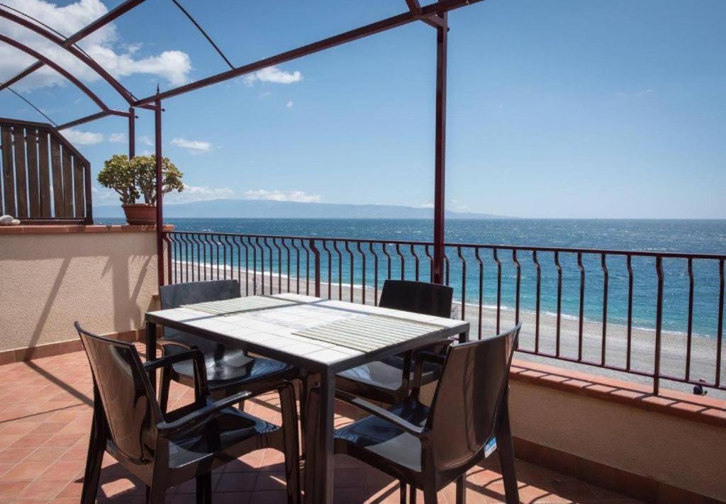 B&B La Sirena Santa Teresa Di Riva Dış mekan fotoğraf