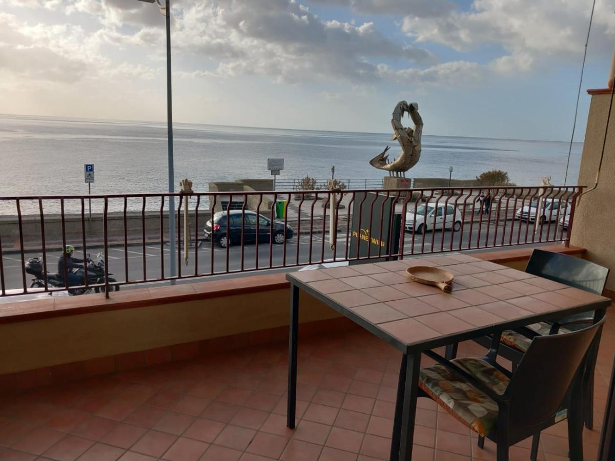 B&B La Sirena Santa Teresa Di Riva Dış mekan fotoğraf