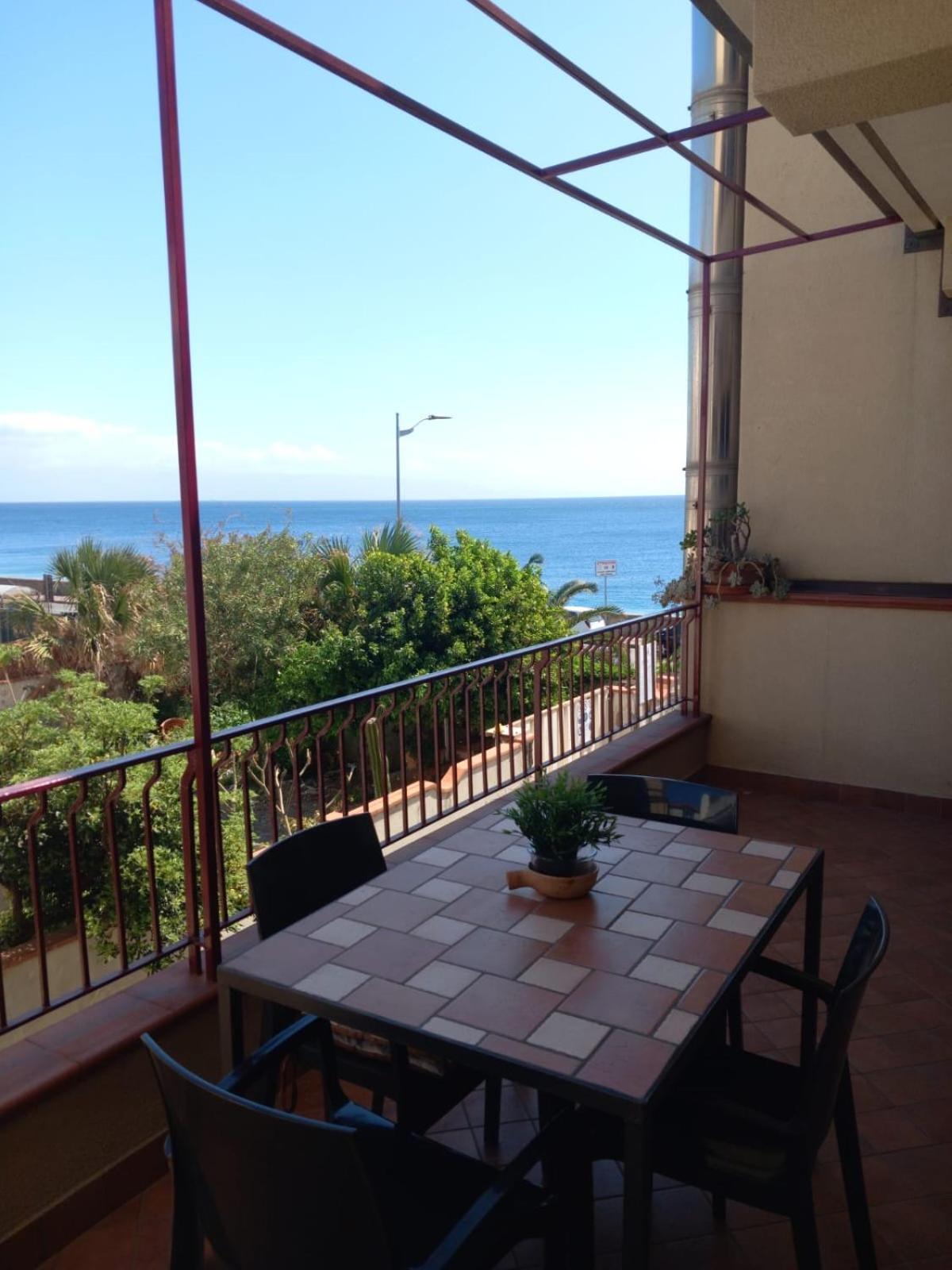 B&B La Sirena Santa Teresa Di Riva Dış mekan fotoğraf
