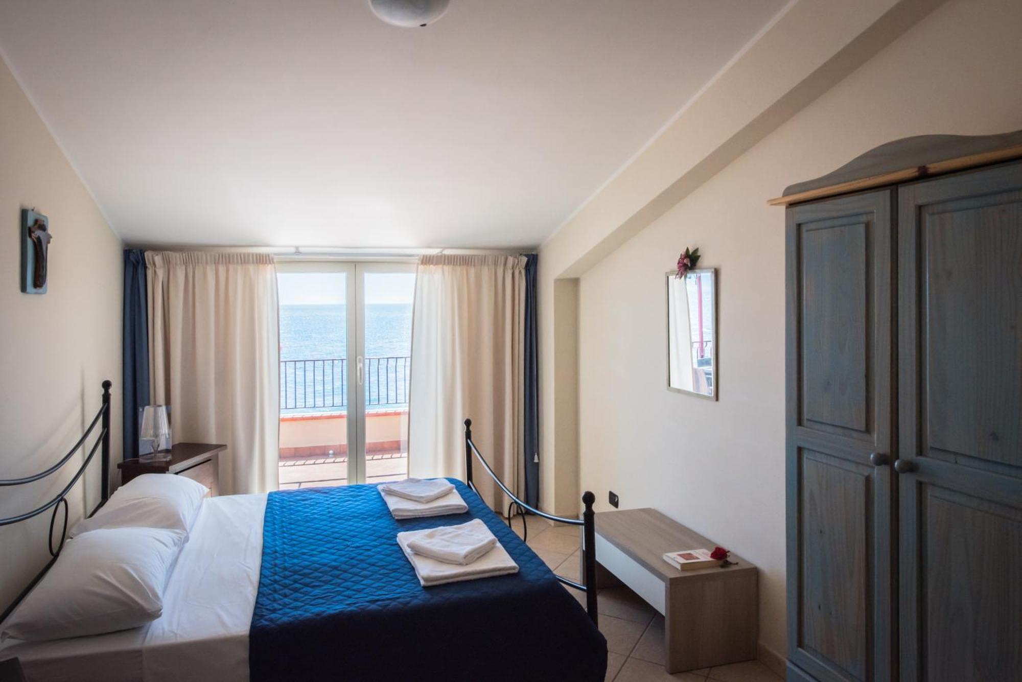 B&B La Sirena Santa Teresa Di Riva Dış mekan fotoğraf