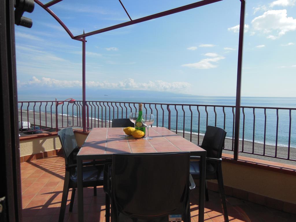 B&B La Sirena Santa Teresa Di Riva Dış mekan fotoğraf
