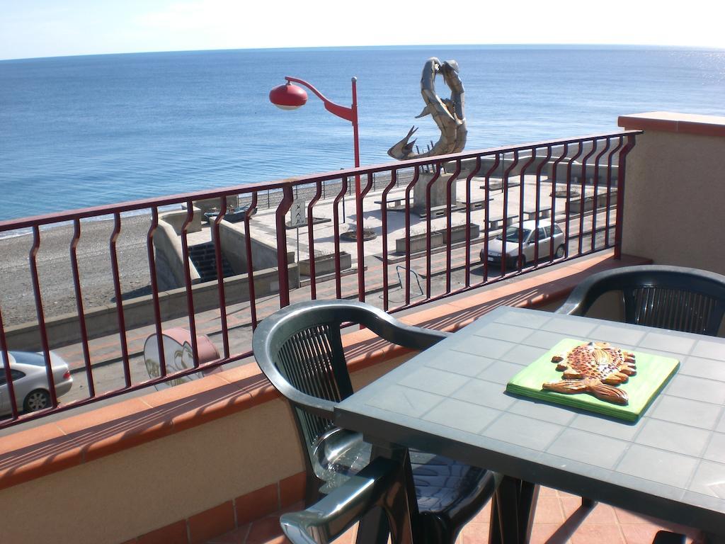 B&B La Sirena Santa Teresa Di Riva Dış mekan fotoğraf