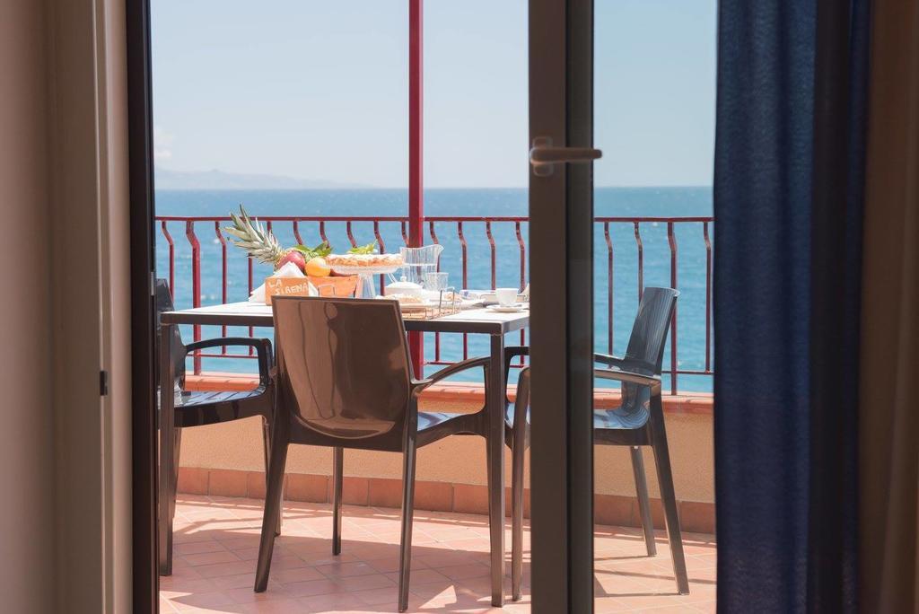 B&B La Sirena Santa Teresa Di Riva Dış mekan fotoğraf