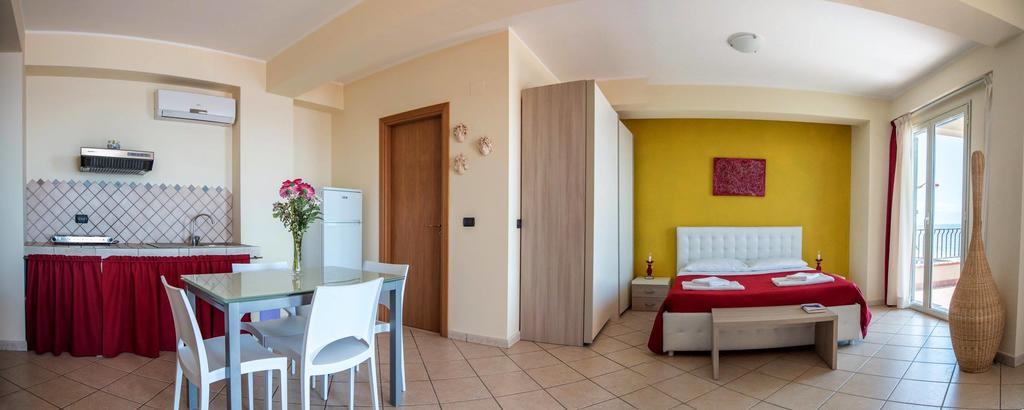 B&B La Sirena Santa Teresa Di Riva Dış mekan fotoğraf