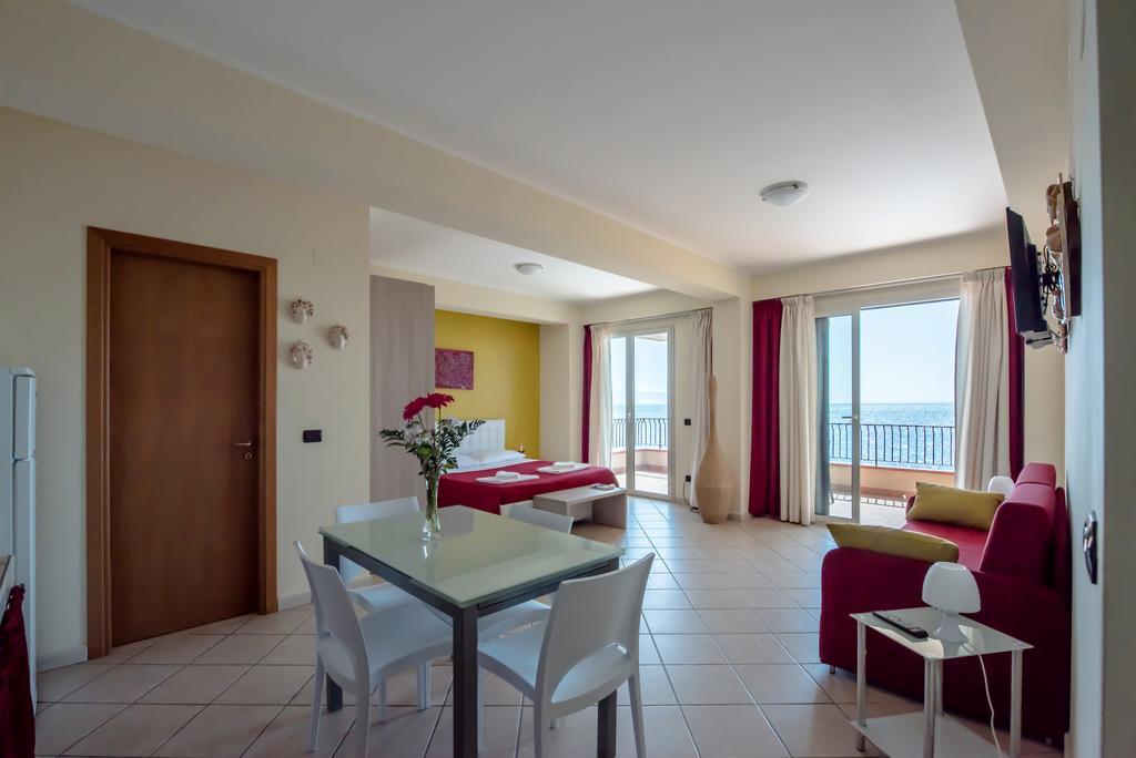 B&B La Sirena Santa Teresa Di Riva Dış mekan fotoğraf