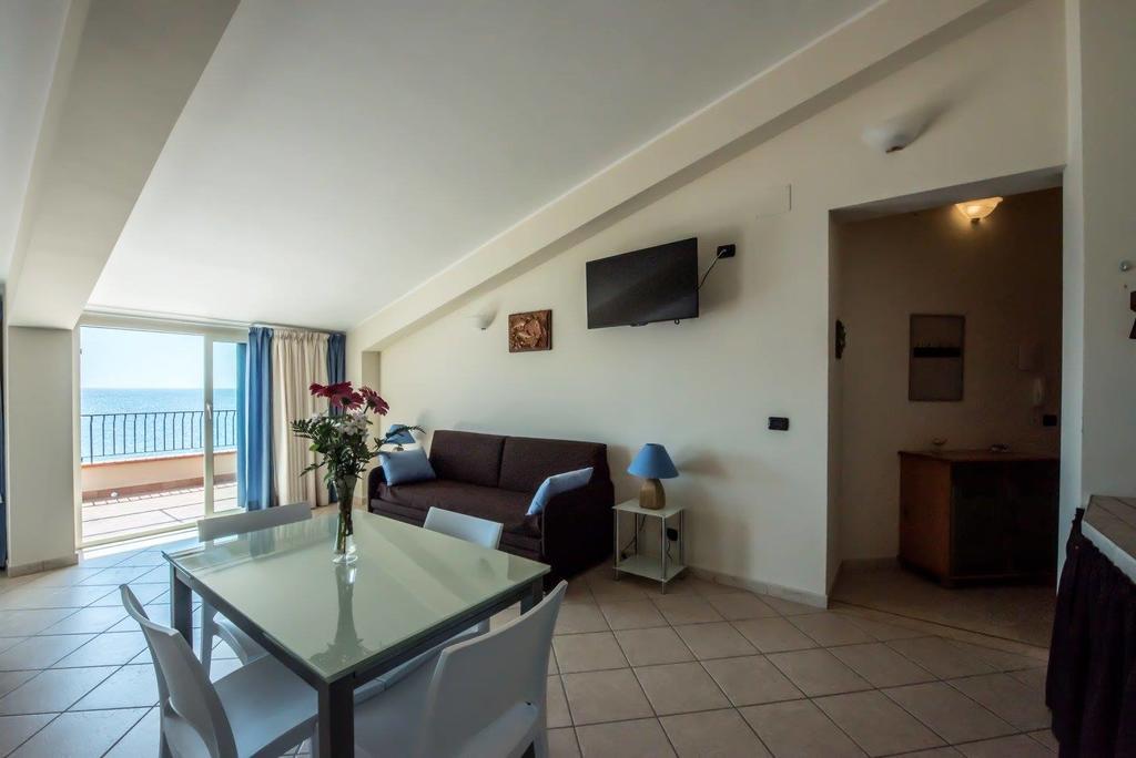 B&B La Sirena Santa Teresa Di Riva Dış mekan fotoğraf