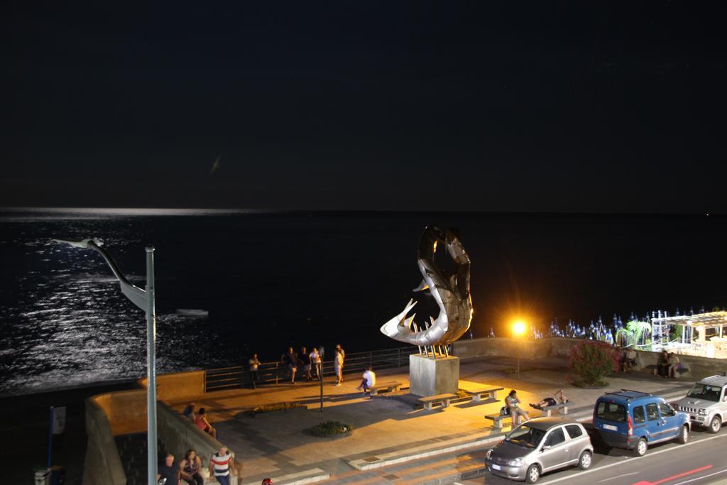 B&B La Sirena Santa Teresa Di Riva Dış mekan fotoğraf