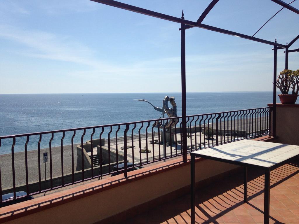 B&B La Sirena Santa Teresa Di Riva Dış mekan fotoğraf