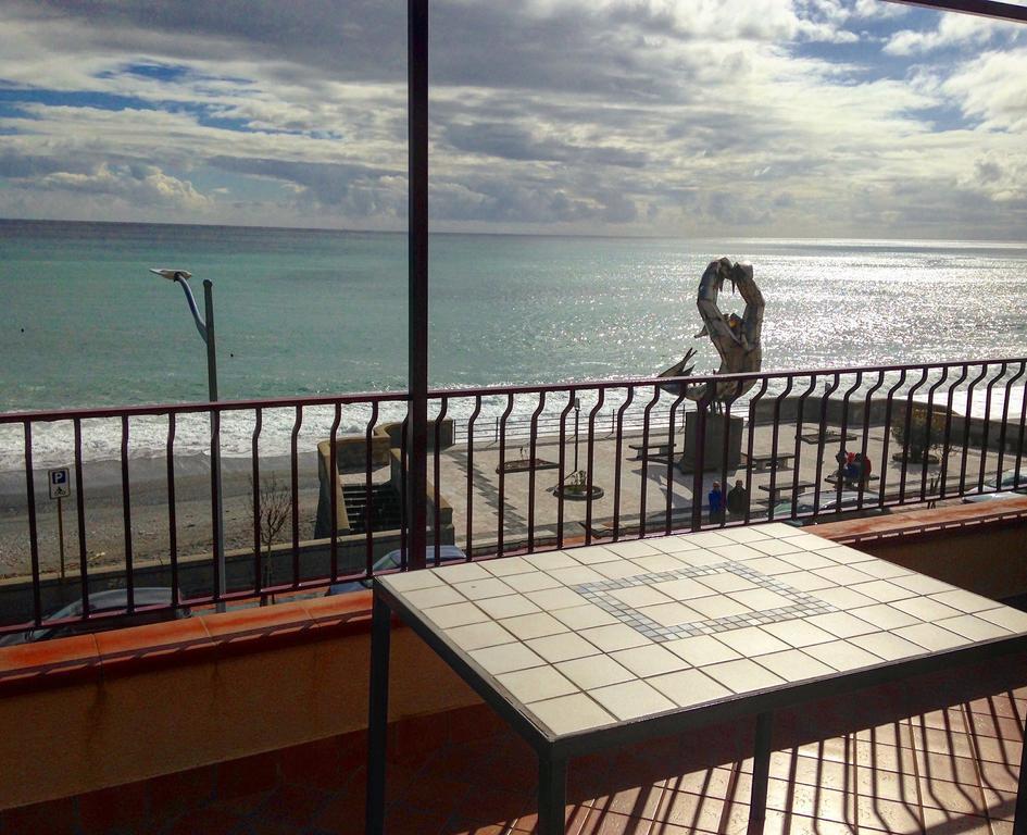 B&B La Sirena Santa Teresa Di Riva Dış mekan fotoğraf