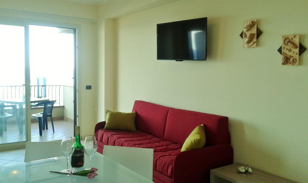 B&B La Sirena Santa Teresa Di Riva Dış mekan fotoğraf